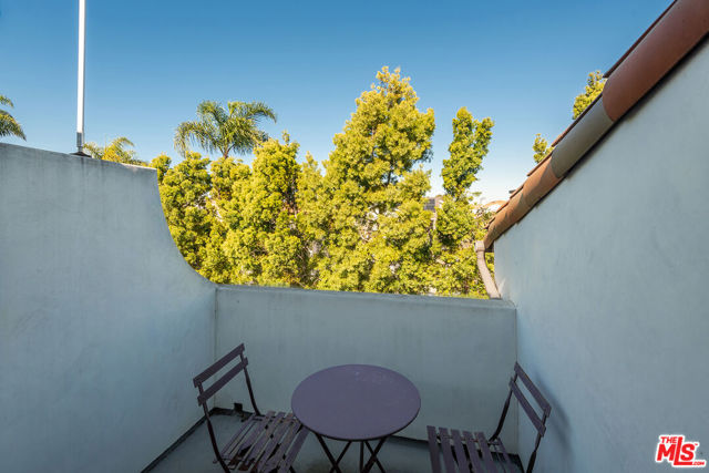 1619 Artesia Boulevard, Manhattan Beach CA: https://media.crmls.org/mediaz/b76ebd06-5d20-4269-8753-68e351c58917.jpg