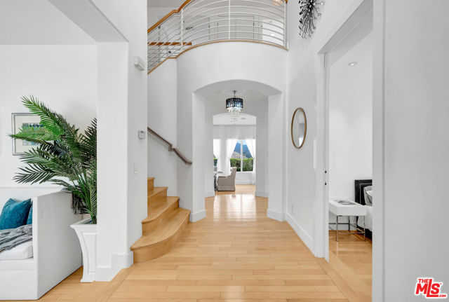 2752 Stone View Court, Los Angeles CA: https://media.crmls.org/mediaz/b76ee1d3-95f2-46c4-a2e0-c349c7f856cc.jpg