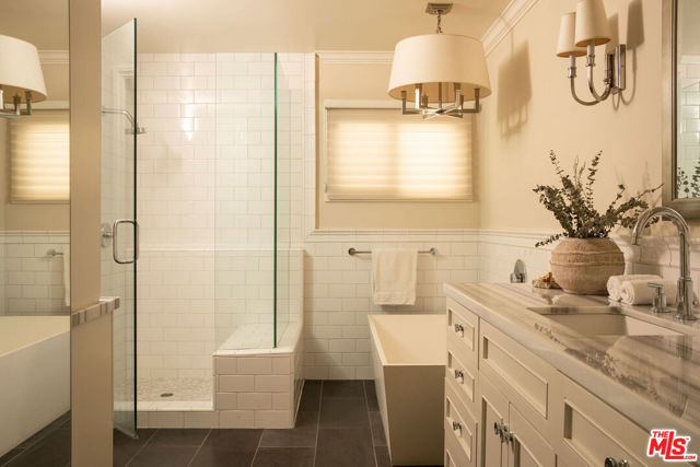 2533 Benedict Canyon Drive, Beverly Hills CA: https://media.crmls.org/mediaz/b76f26bc-1ccb-40b5-bce2-14a5bacbee7f.jpg