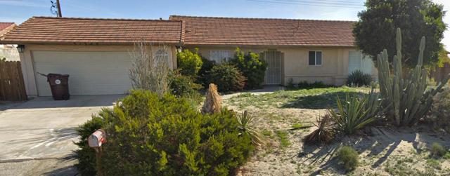 31340 Desert Palm Drive, Thousand Palms CA: https://media.crmls.org/mediaz/b76f28f5-1774-4e5b-8c52-56391606f96e.jpg