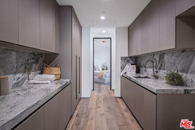 2304 Donella Circle, Los Angeles CA: https://media.crmls.org/mediaz/b76f818d-9330-4f38-ad49-c3f216963091.jpg