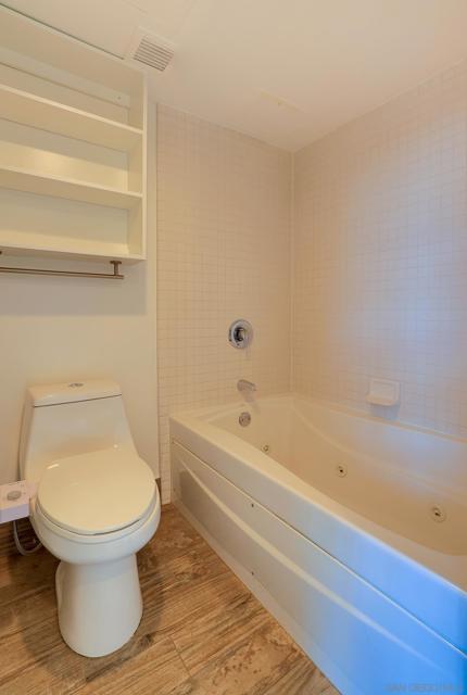 500 W Harbor Dr, San Diego CA: https://media.crmls.org/mediaz/b76f9b5e-1252-439d-8125-d6d20d187485.jpg