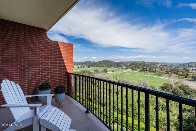 2366 Heatherbank Court, Lake Sherwood CA: https://media.crmls.org/mediaz/b770ac3d-080d-47fe-b043-22c9c99ab586.jpg