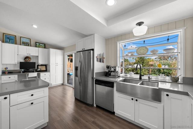 3410 Tonopah St, Oceanside CA: https://media.crmls.org/mediaz/b770caa4-fd58-4189-93d1-4635d2119bb9.jpg