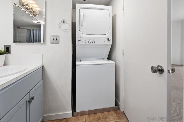 550 15Th St, San Diego CA: https://media.crmls.org/mediaz/b770e8b3-4e05-4ca8-b521-be7bb8db36b2.jpg