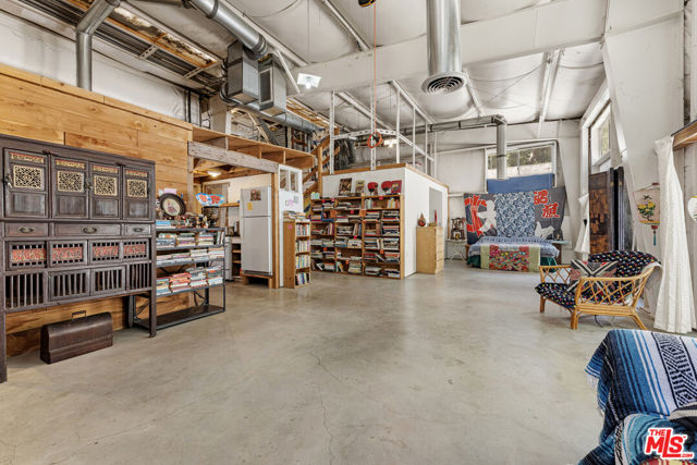 6349 Blanchard Canyon Road, Tujunga CA: https://media.crmls.org/mediaz/b77105f4-96c1-4172-83ad-8daff8b54280.jpg