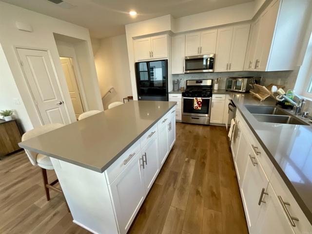 Detail Gallery Image 6 of 45 For 419 Atlas, Escondido,  CA 92025 - 2 Beds | 2/1 Baths