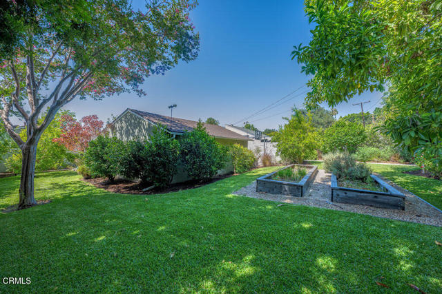 41 E Bonita Avenue, Sierra Madre CA: https://media.crmls.org/mediaz/b771a382-550a-43c1-9732-318ac2f99b5f.jpg
