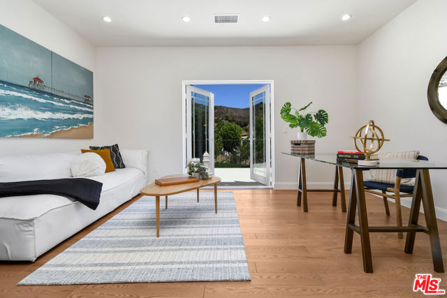 29677 Mulholland Highway, Agoura Hills CA: https://media.crmls.org/mediaz/b771c461-86fe-4919-a1de-7b17c87a1917.jpg