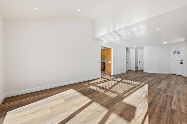 819 Daphne Court, Carlsbad CA: https://media.crmls.org/mediaz/b77208a8-fde7-4f1b-bf28-768d5b2a1f0e.jpg