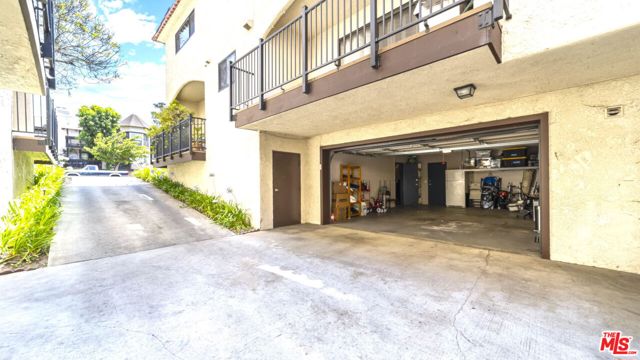 4315 Duquesne Avenue, Culver City CA: https://media.crmls.org/mediaz/b7722725-f4ea-4b34-a900-5995d479979b.jpg