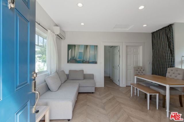 1152 S Windsor Boulevard, Los Angeles CA: https://media.crmls.org/mediaz/b772b907-2145-4439-8e6a-4d7b312cbe86.jpg