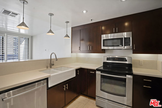 880 W 1st Street, Los Angeles CA: https://media.crmls.org/mediaz/b77315cd-457a-47dd-b626-691e27d6148b.jpg