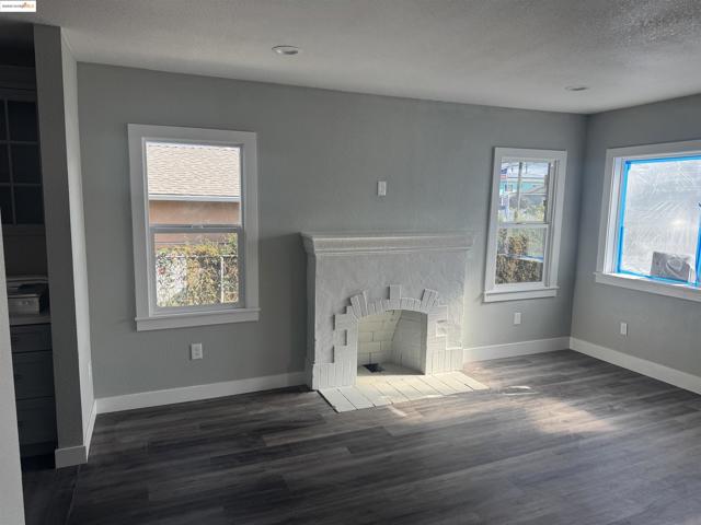 1123 92nd, Oakland CA: https://media.crmls.org/mediaz/b7739107-e223-4b2d-ab96-03be98a20a53.jpg