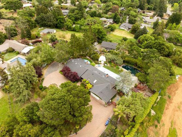 1175 Westridge Drive, Portola Valley CA: https://media.crmls.org/mediaz/b773a761-223e-40c8-be36-a8823a121f0f.jpg