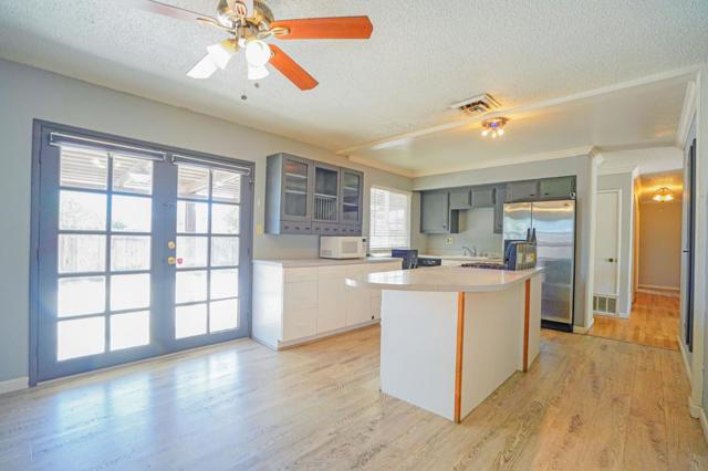 702 El Portal Avenue, Manteca CA: https://media.crmls.org/mediaz/b7740072-1e83-4ea1-b211-aad07252b4fa.jpg