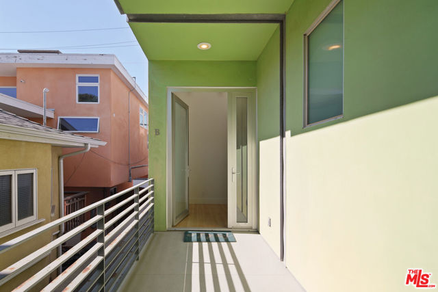 43 Ozone Avenue, B photo 6