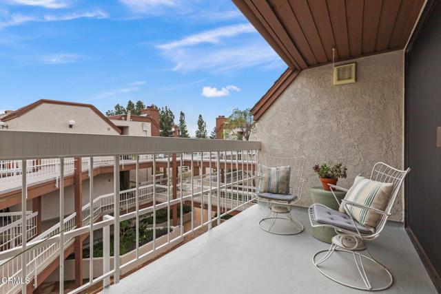 436 E Palm Avenue, Burbank CA: https://media.crmls.org/mediaz/b7759d93-0f48-4632-b383-e8a4df0ecc4a.jpg