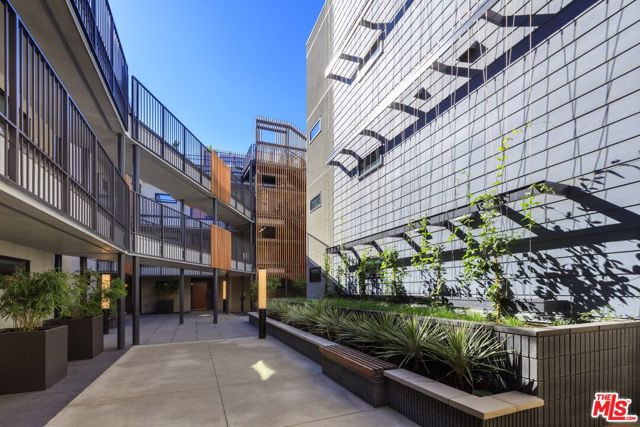 1250 N Fairfax Avenue, West Hollywood CA: https://media.crmls.org/mediaz/b775ca30-5de0-4b87-ab18-110dc1fac7f7.jpg
