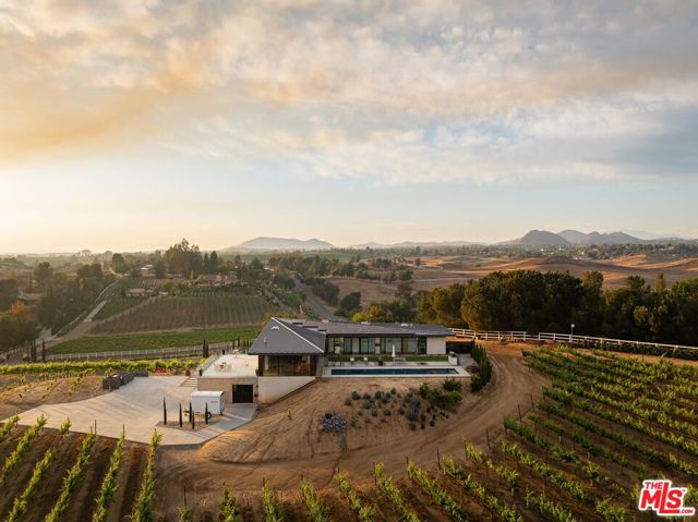 36453 Via El Pais Bonita, Temecula CA: https://media.crmls.org/mediaz/b775fed5-ea1f-4fe8-a381-72d6971447ad.jpg