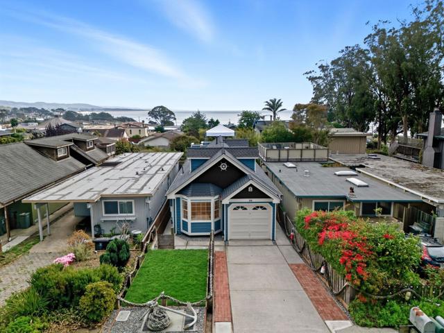 330 Avenue Cabrillo, El Granada CA: https://media.crmls.org/mediaz/b7760fbb-cd6c-4c45-8121-8abe8e1261a3.jpg