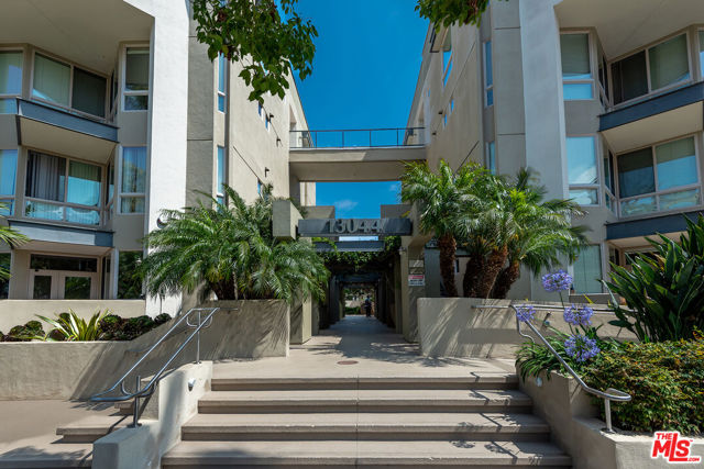 13044 Pacific, Playa Vista CA: https://media.crmls.org/mediaz/b77643a7-bb08-4bc0-901a-51b00406d300.jpg