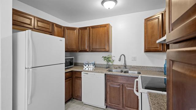 Detail Gallery Image 8 of 20 For 1817 E Grand Ave #61,  Escondido,  CA 92027 - 2 Beds | 1/1 Baths