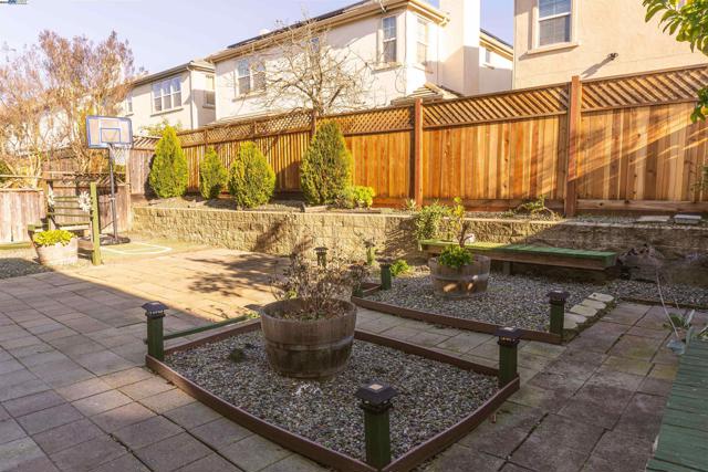 7064 Alder Creek Rd, Vallejo CA: https://media.crmls.org/mediaz/b77660ad-ac8a-49c9-b651-c7fbaf5f8db4.jpg