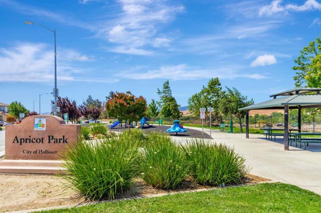 1254 Steinbeck Drive, Hollister CA: https://media.crmls.org/mediaz/b7768f62-ef31-4851-9e57-53518d12ae88.jpg