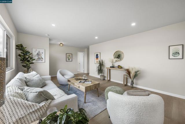 16639 Selby Dr, Castro Valley CA: https://media.crmls.org/mediaz/b7773184-c5b8-49bb-b116-3cfc79c497a0.jpg