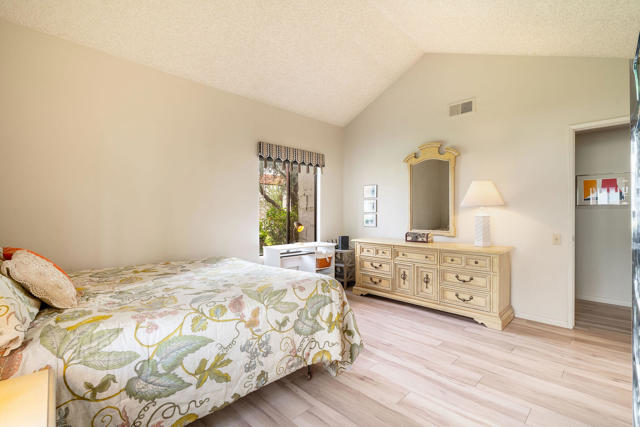 2355 S Gene Autry Trail, Palm Springs CA: https://media.crmls.org/mediaz/b7776f09-d933-46ea-b434-710d8a457cc1.jpg