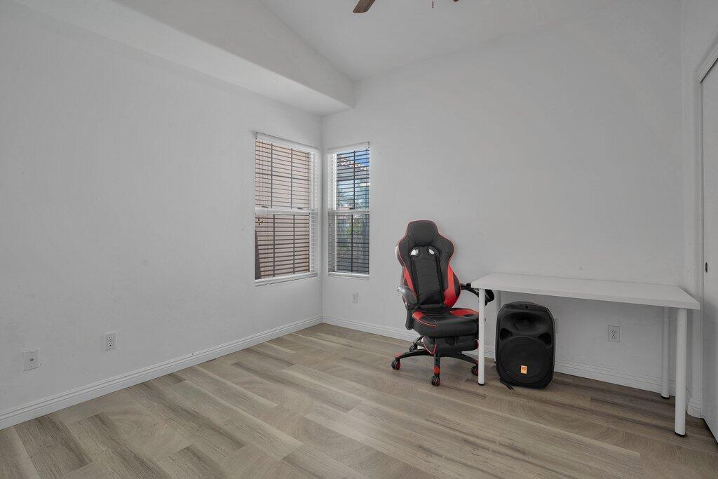 https://media.crmls.org/mediaz/b777877c-8dd2-46a5-8b49-8e2fd145b209.jpg?preset=X-Large