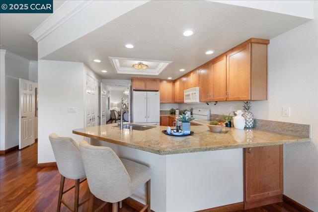5501 Terra Granada Dr, Walnut Creek CA: https://media.crmls.org/mediaz/b7779ea0-ead6-438f-beef-8a9b1e092bef.jpg