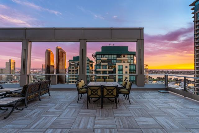 645 Front St, San Diego CA: https://media.crmls.org/mediaz/b777a751-5118-4994-90f6-47cd10f22ca2.jpg