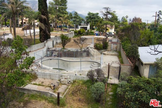 3359 Glenrose Avenue, Altadena CA: https://media.crmls.org/mediaz/b777e29d-9c45-465a-ac02-e6b50fad04e9.jpg