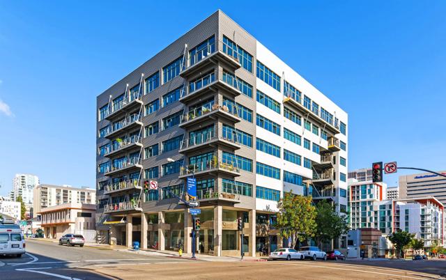 1551 4Th Avenue, San Diego CA: https://media.crmls.org/mediaz/b7780613-e182-41b7-98ec-a7bfef946b61.jpg