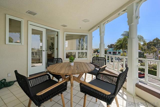 1099 1st St, Coronado CA: https://media.crmls.org/mediaz/b7785f7b-3bef-49ec-98f2-e54f6ffa9228.jpg