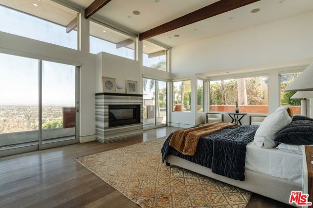 770 Paseo Miramar, Pacific Palisades CA: https://media.crmls.org/mediaz/b7788c3b-36cf-4f3a-b4bb-ae202b6c51fc.jpg
