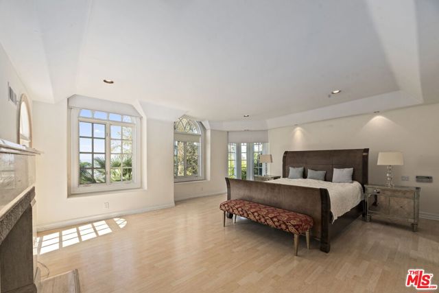 14330 Mulholland Drive, Los Angeles CA: https://media.crmls.org/mediaz/b778a62f-546f-4aff-a4c5-0eac25462ca1.jpg