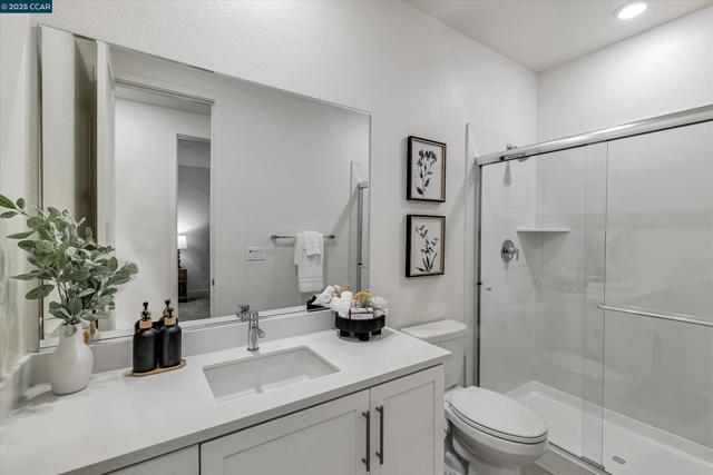 39103 Via Vicenza, San Ramon CA: https://media.crmls.org/mediaz/b778b8a1-ec28-4caf-a786-09d1a5275ed8.jpg