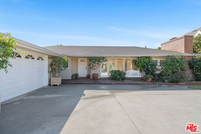 14972 CAMAROSA Drive, Pacific Palisades CA: https://media.crmls.org/mediaz/b778c6ec-6d1d-4754-9f3f-36fe65b3cf89.jpg
