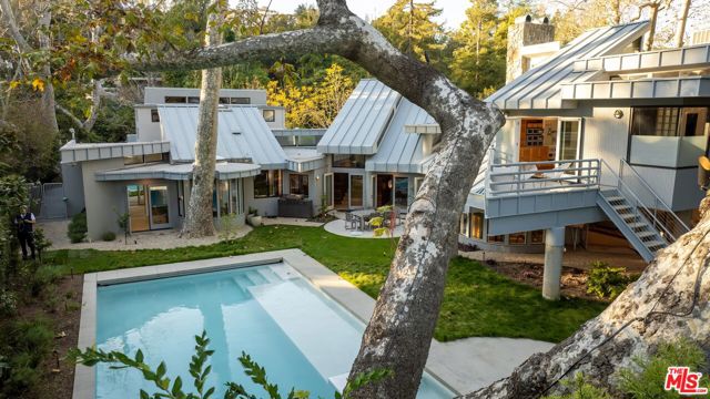 720 Brooktree Road, Los Angeles CA: https://media.crmls.org/mediaz/b77900e5-38cc-49c6-893c-a52b7b32a7b0.jpg