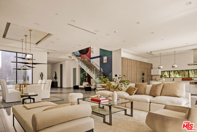 4445 Camellia Avenue, Studio City CA: https://media.crmls.org/mediaz/b77919ee-8dae-4378-8a07-7bcc85e984ec.jpg