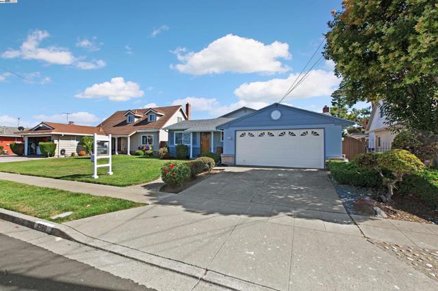 2560 Phelan Avenue, Hayward CA: https://media.crmls.org/mediaz/b779e7df-ab51-4cfa-a5eb-d64c8064e46b.jpg