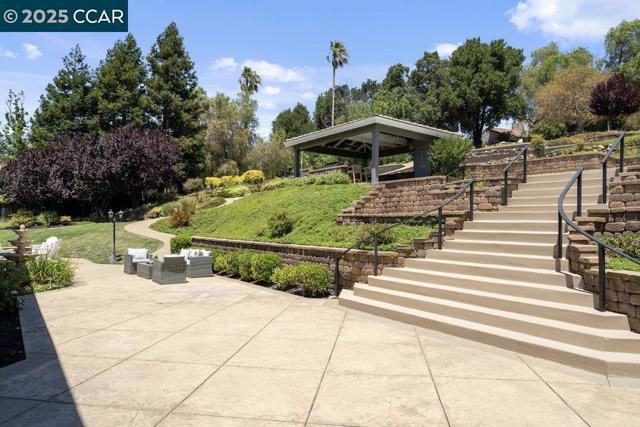825 Bertram St, Walnut Creek CA: https://media.crmls.org/mediaz/b77a1c4f-7e0a-4db7-aae7-ceca0ac9de8b.jpg
