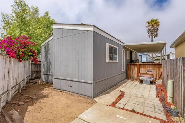 3320 Del Monte Boulevard, Marina CA: https://media.crmls.org/mediaz/b77a402d-db9c-4f54-83db-f54e9f7b53d9.jpg
