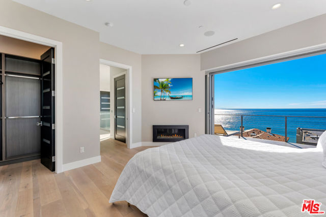 25423 Malibu Road, Malibu CA: https://media.crmls.org/mediaz/b77a4a09-35da-4c0a-9872-01ebb0eb0cd0.jpg