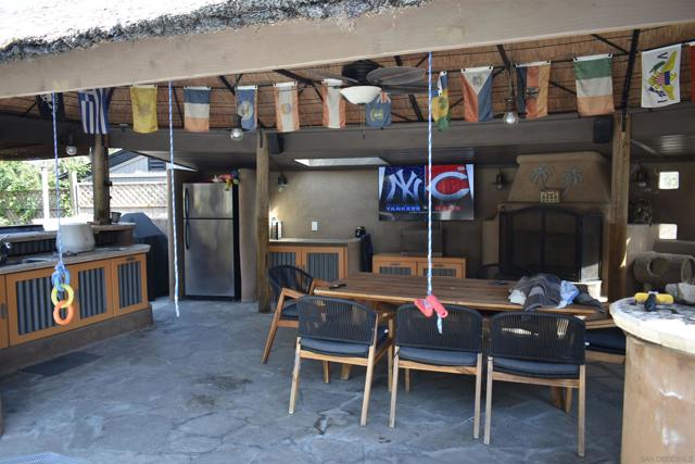 1153 Crest Dr, Encinitas CA: https://media.crmls.org/mediaz/b77a83ab-7a45-4815-9418-3800b0da5c30.jpg