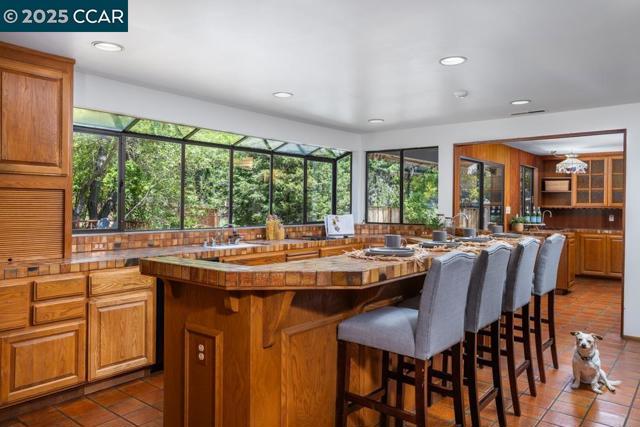 216 Castle Glen Rd, Walnut Creek CA: https://media.crmls.org/mediaz/b77abffb-9e2a-4fa9-95a6-2cd74f2a7805.jpg
