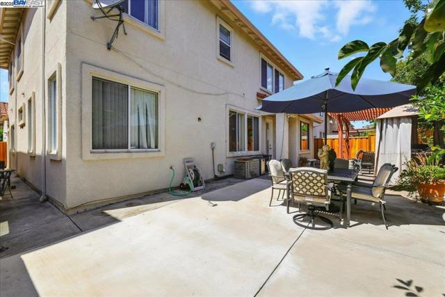 250 BRIDGEWATER RD, Hayward CA: https://media.crmls.org/mediaz/b77b30d7-419b-4b6f-89da-d6c8b7278581.jpg